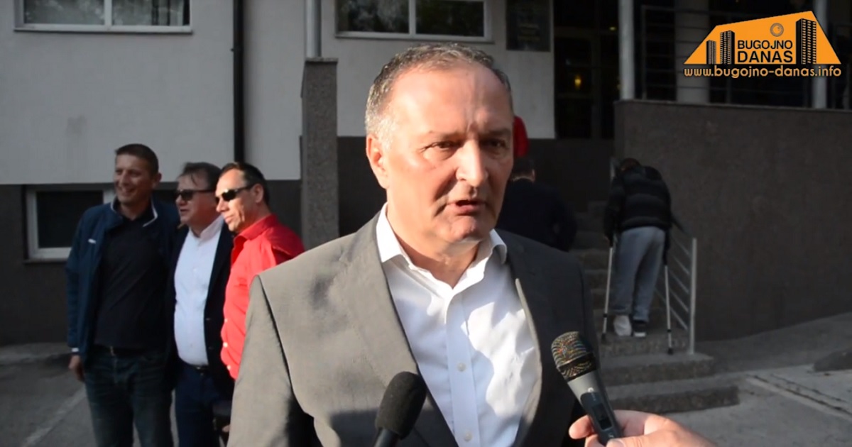 Zukan Helez oštro kritikovao 2010. godine visoke plate, prijedlog o smanjenju ekspresno odbijen