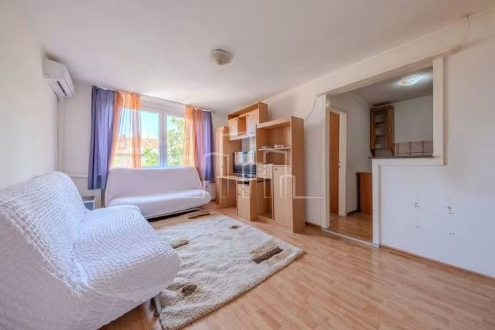Prodaje se stan površine 33 m² na atraktivnoj lokaciji u Novom Gradu. Al... - Image 1