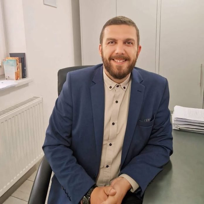 AFERA „RADNO MJESTO“ U DONJEM VAKUFU: Načelnik mjesecima šutio, a sada t... - Image 1
